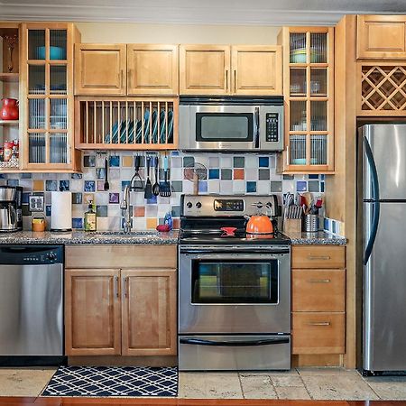 Wine-Dine-Sunshine Cozy Flat In The Heart Of Dtsp Villa St. Petersburg Eksteriør bilde