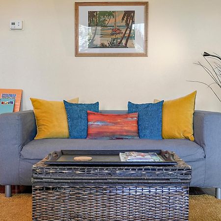 Wine-Dine-Sunshine Cozy Flat In The Heart Of Dtsp Villa St. Petersburg Eksteriør bilde