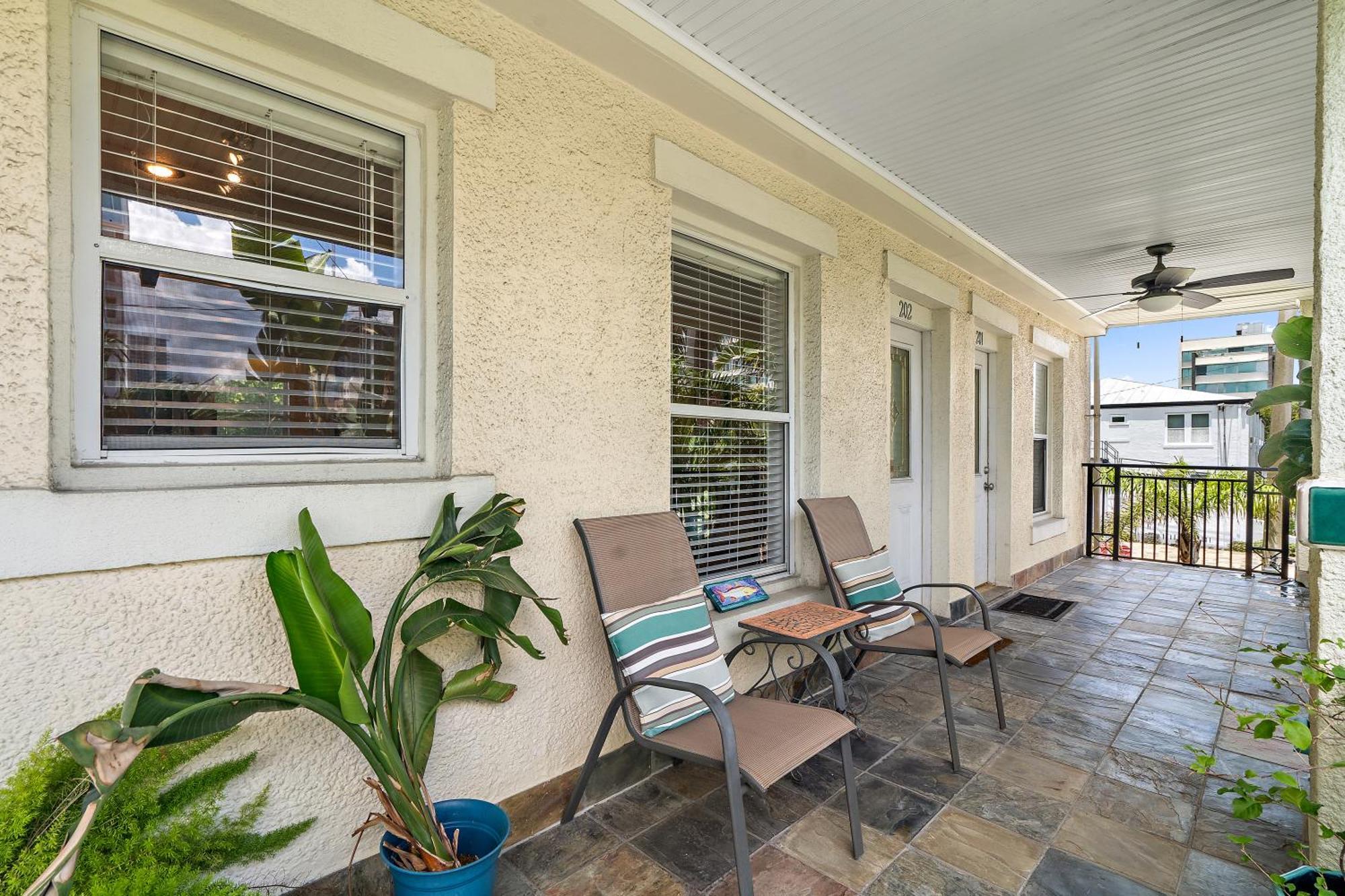 Wine-Dine-Sunshine Cozy Flat In The Heart Of Dtsp Villa St. Petersburg Eksteriør bilde