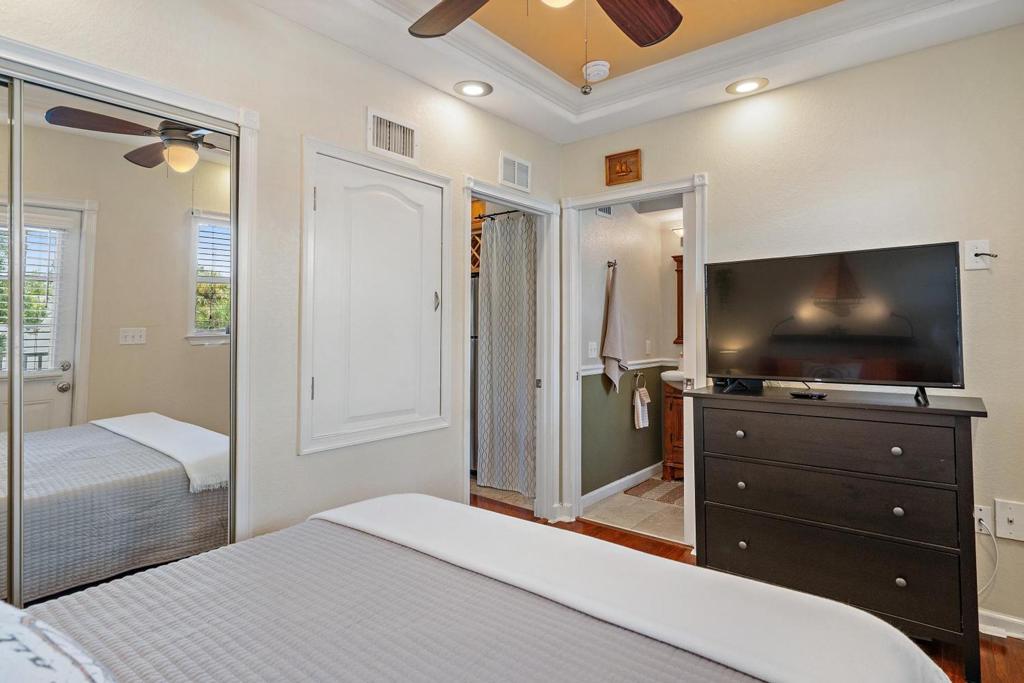 Wine-Dine-Sunshine Cozy Flat In The Heart Of Dtsp Villa St. Petersburg Eksteriør bilde