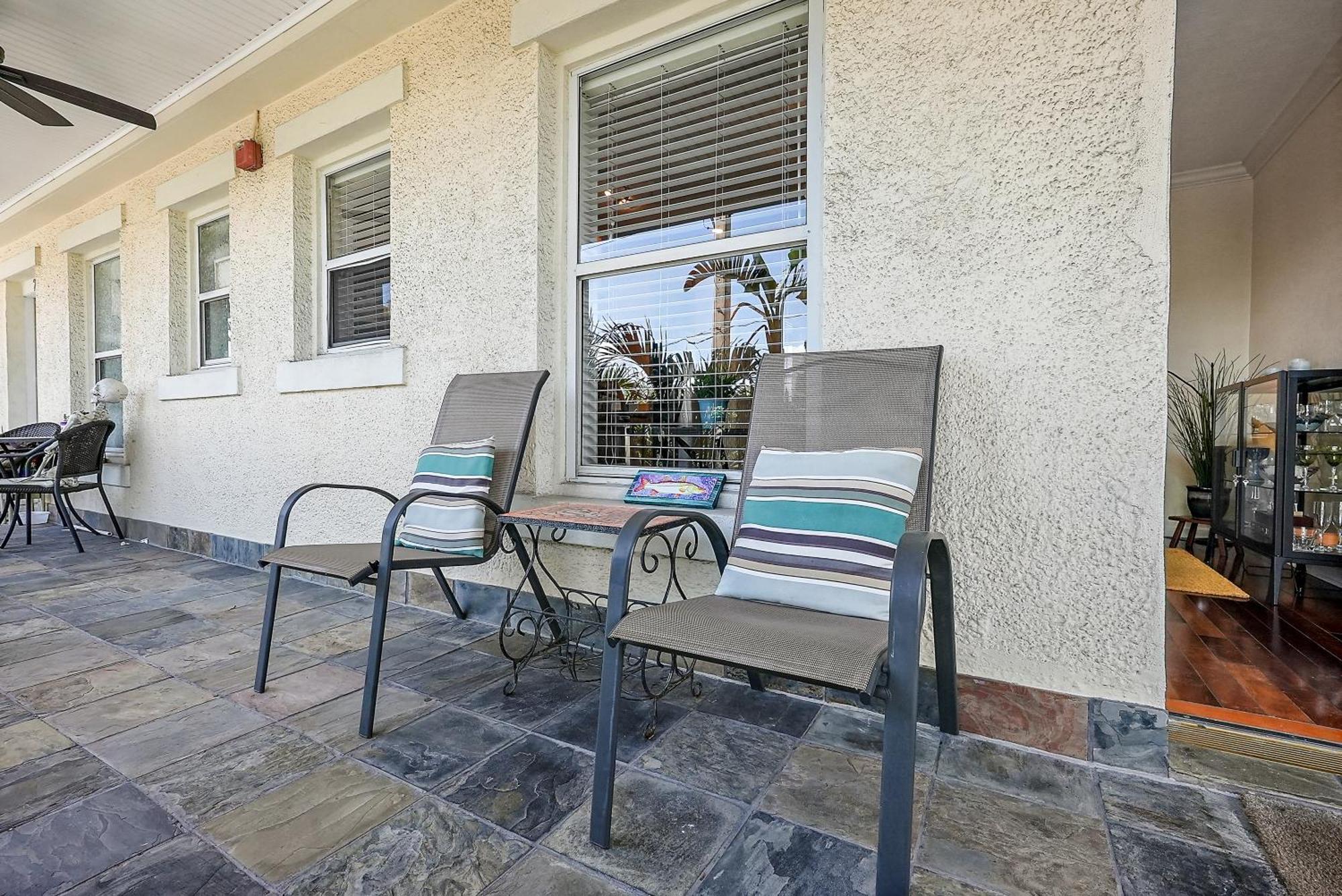 Wine-Dine-Sunshine Cozy Flat In The Heart Of Dtsp Villa St. Petersburg Eksteriør bilde
