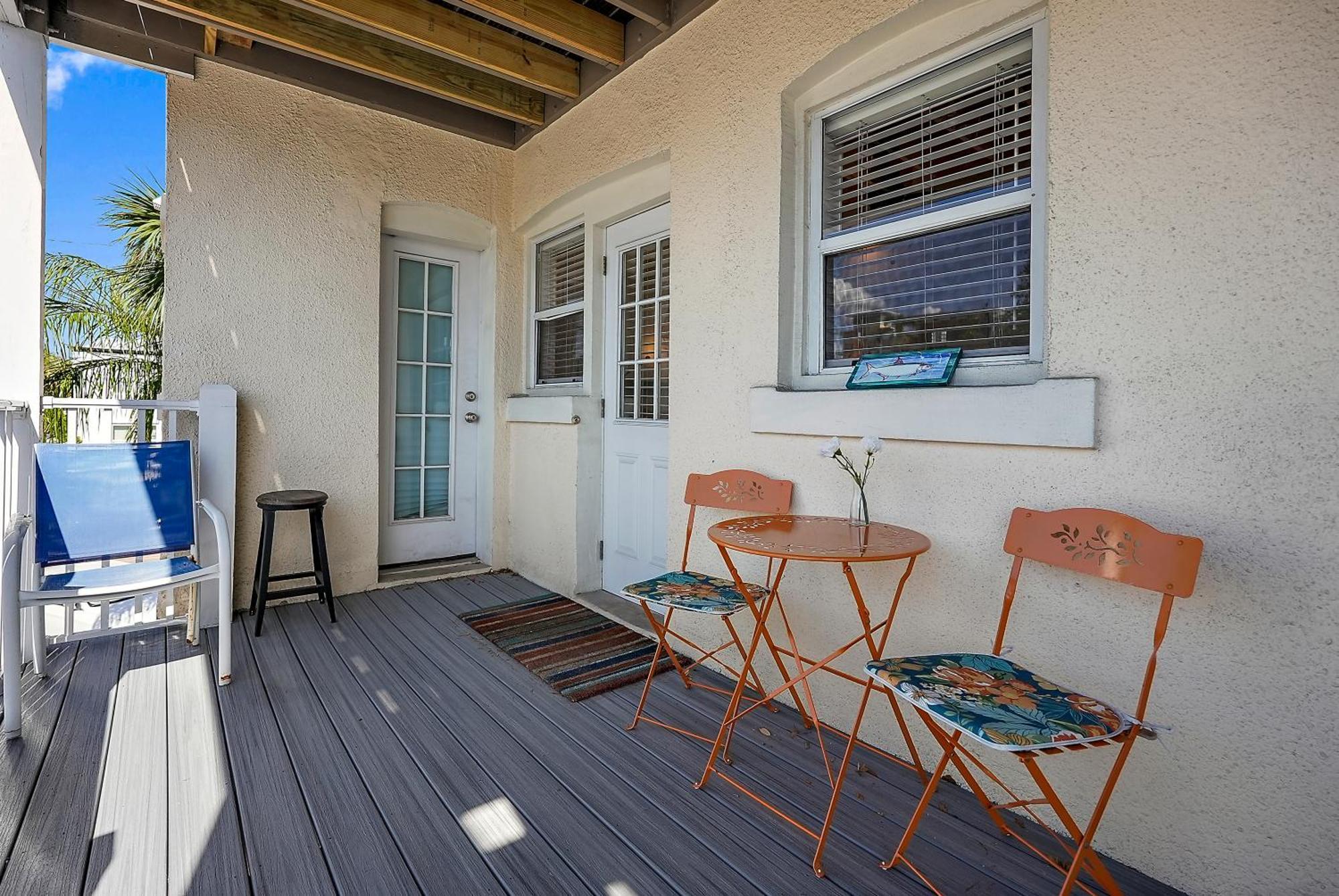 Wine-Dine-Sunshine Cozy Flat In The Heart Of Dtsp Villa St. Petersburg Eksteriør bilde