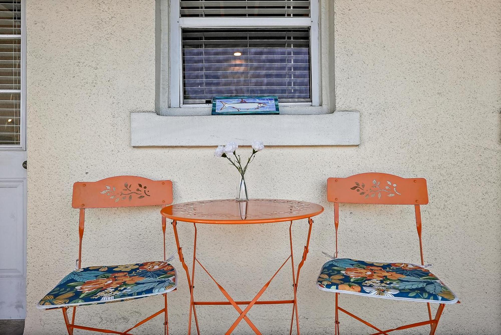 Wine-Dine-Sunshine Cozy Flat In The Heart Of Dtsp Villa St. Petersburg Eksteriør bilde